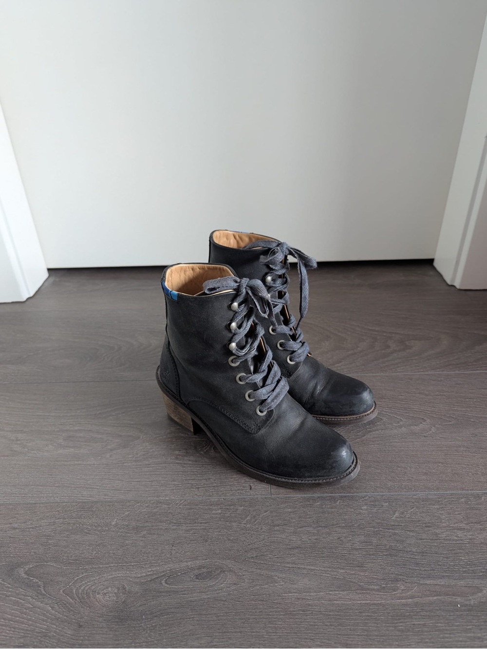 John Fluevog Black Lace-Up Leather Ankle Boots Adriana Nuni Vintage